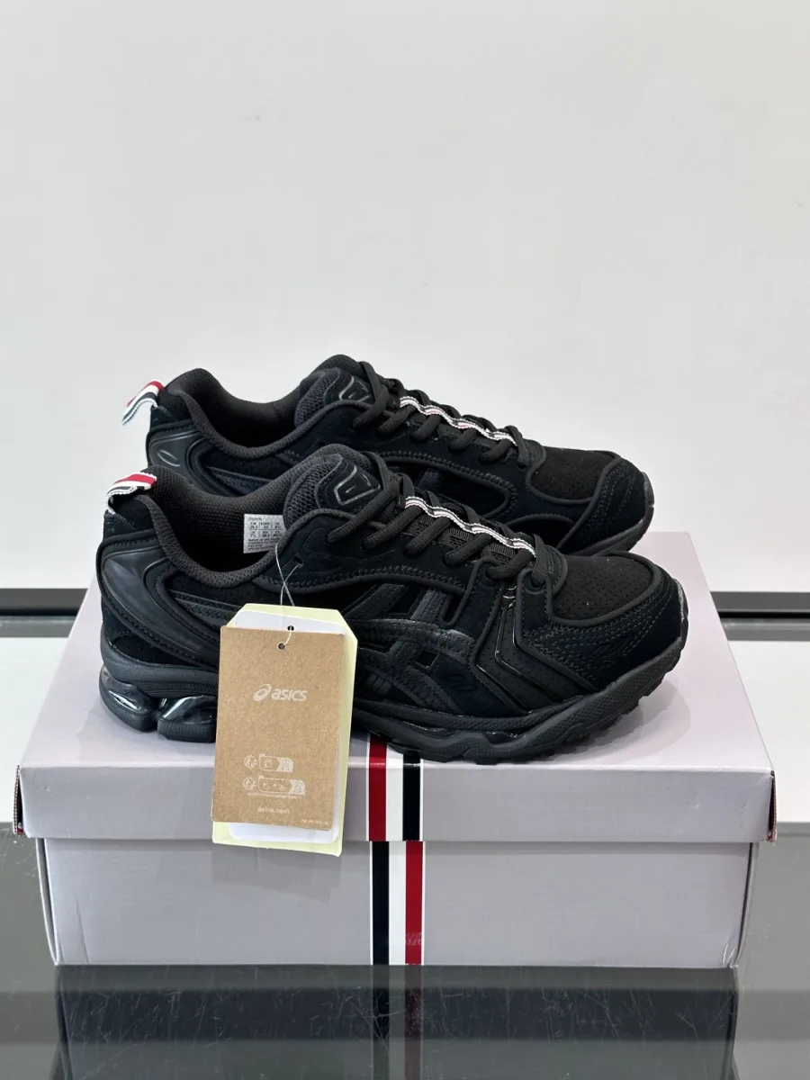 Trail Running Sneaker - Black