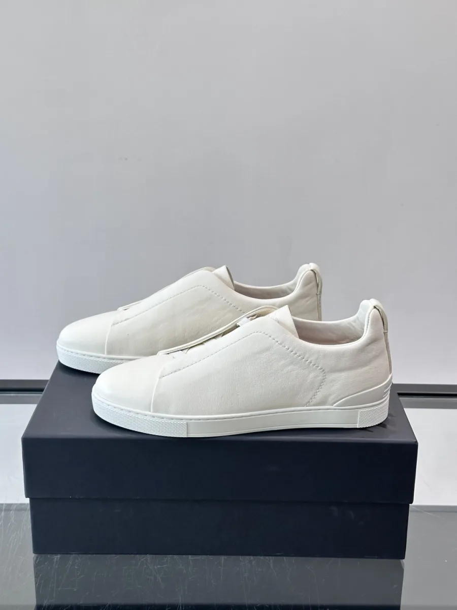 Low-Top Suede Sneaker - White, photo 4