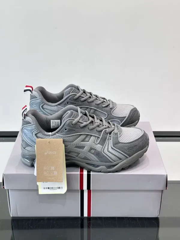 Trail Running Sneaker - Grey